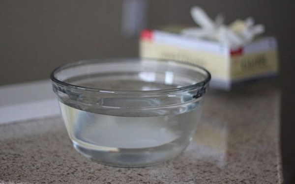 Có thể đặt thêm một chậu nước vào phòng điều hòa để tăng độ ẩm