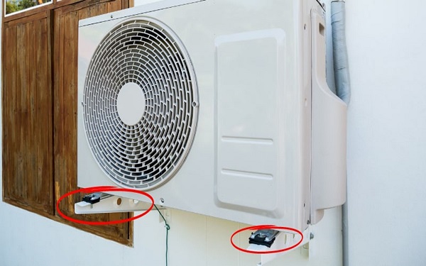 Cục nóng điều hòa kêu to do bị mất miếng cao su