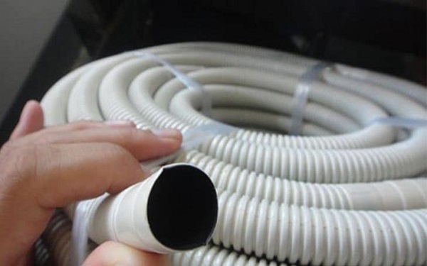 Tắc ống thoát nước điều hòa cũng là một trong những nguyên nhân khiến điều hòa bật không lên